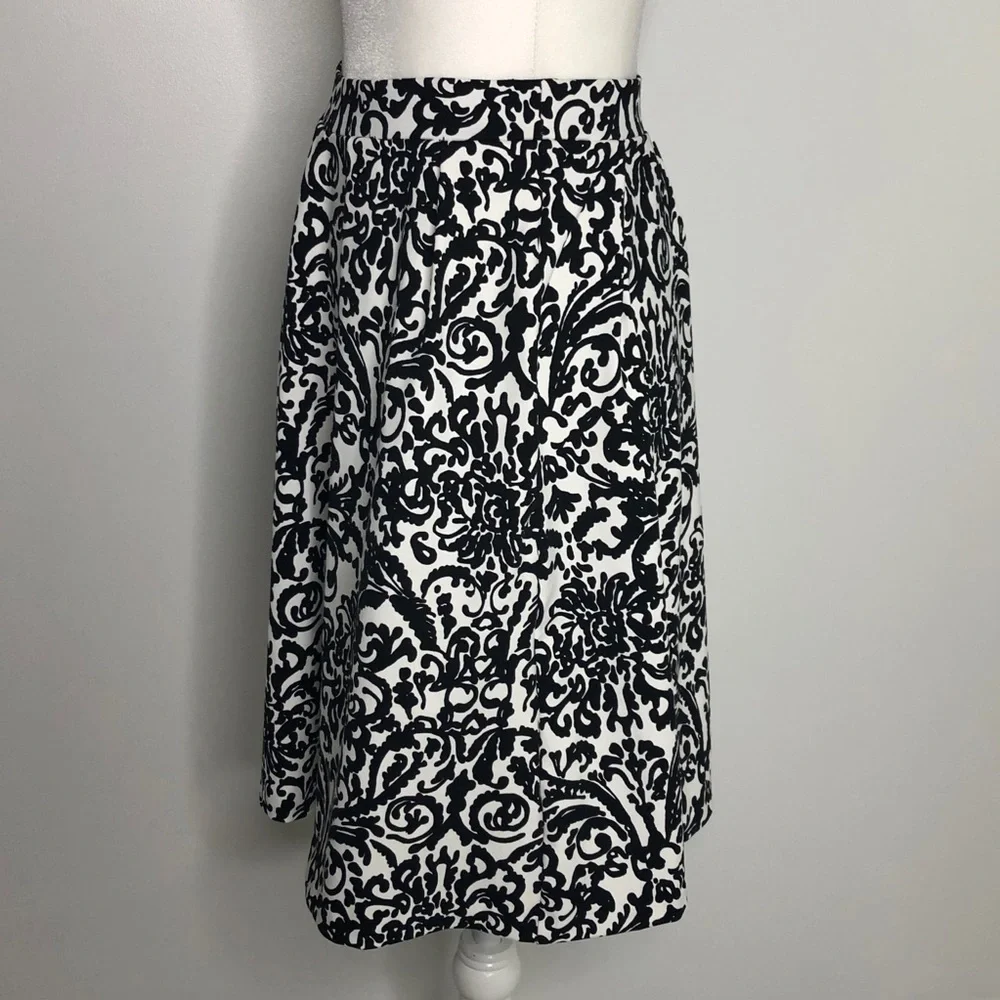 Adrienne Vittadini white & black floral print ponte skirt, size small